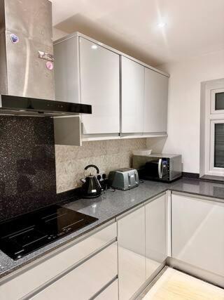 Spacious Twin In Cozy Guest house *