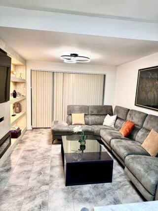 Spacious Twin In Cozy Londra